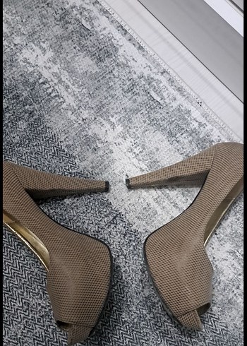 Kadın topuklu krem renk ayakkabı - Görsel 3