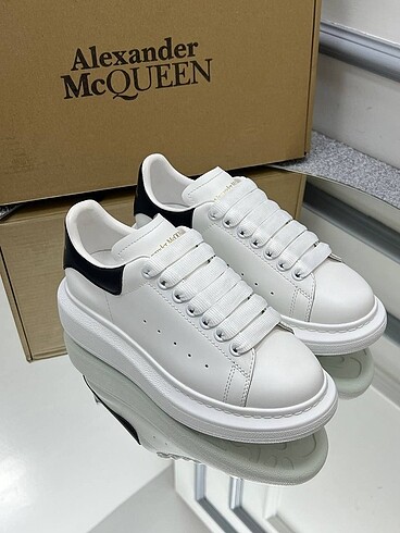 Alexander McQueen Arkası Siyah Süet