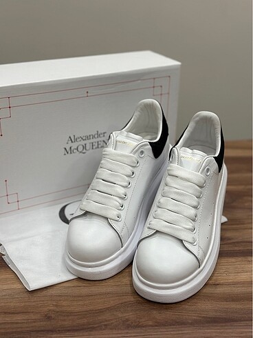 Alexander McQueen Alexander McQueen Arkası Siyah Süet