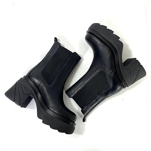37 Beden Bottega Veneta Flash Chelsea BOT