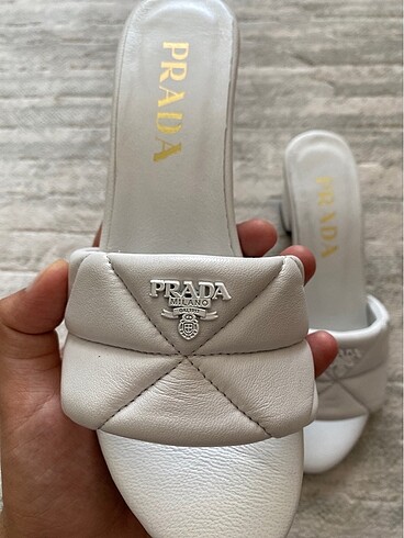 38 Beden beyaz Renk PRADA TOPUKLU TERLİK