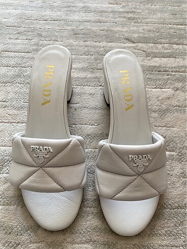 Prada PRADA TOPUKLU TERLİK