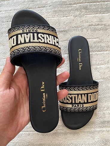 37 Beden siyah Renk CHRİSTİAN DIOR TERLİK