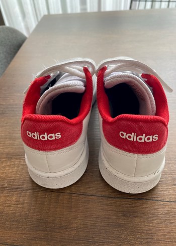 32 Beden beyaz Renk Çocuk Beyaz Adidas Spor Ayakkabı