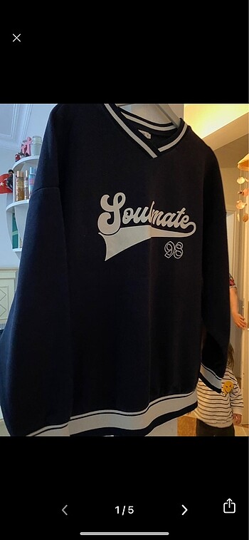 Sweatshirt