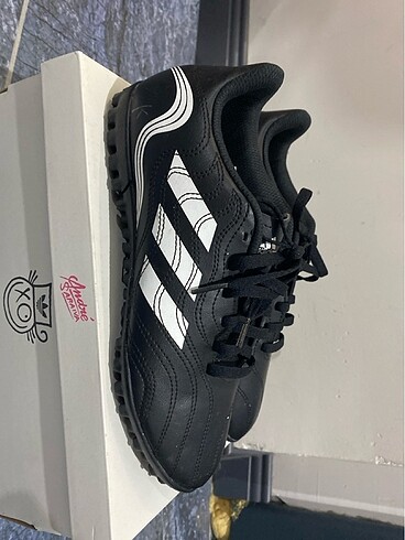 40 Beden siyah Renk Adidas halı saha ayakkabısı 40.5 numara