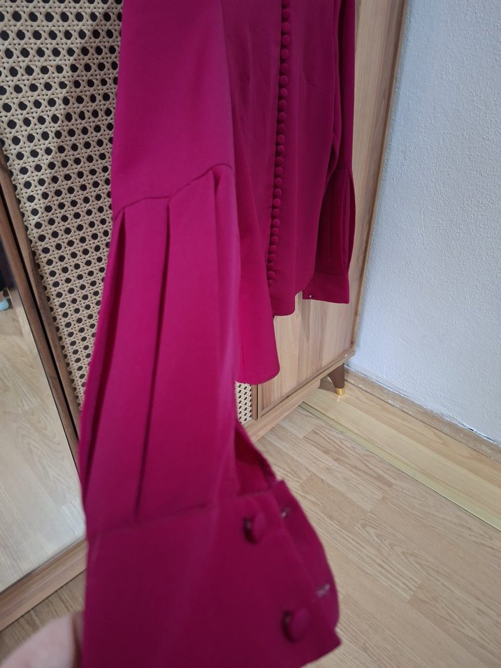 Düğmeli Yüksek Yakalı Pembe Kadın Gömlek - Görsel 3