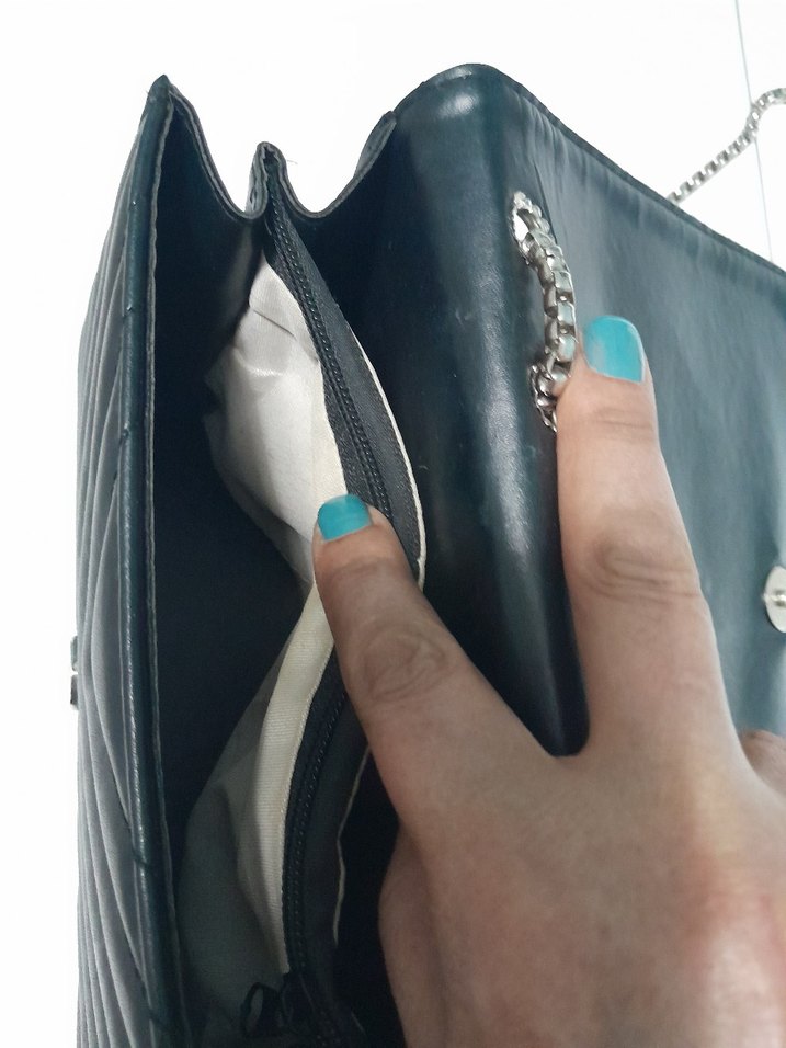 Zincir Detaylı Siyah Deri Çanta - Görsel 5