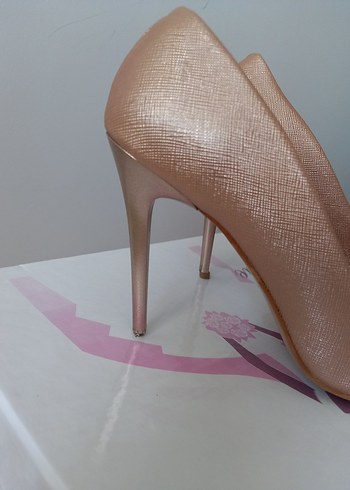 Vestel Yılan Derisi Desenli İnce Topuklu Stiletto