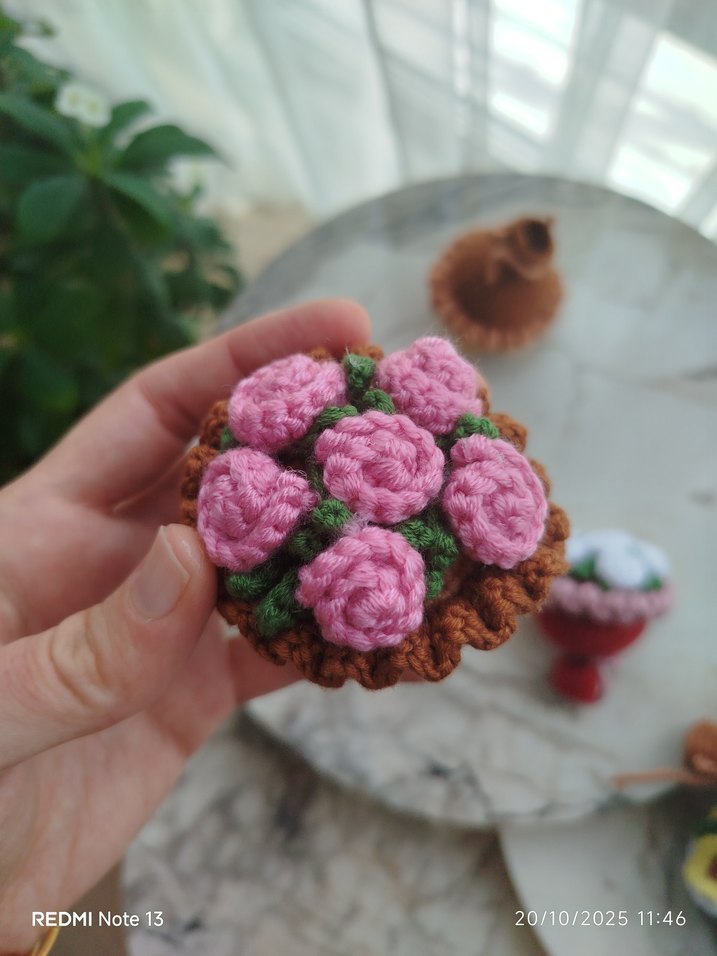 Turuncu Çiçek Desenli Örgü buket anahtarlık charm - Görsel 4