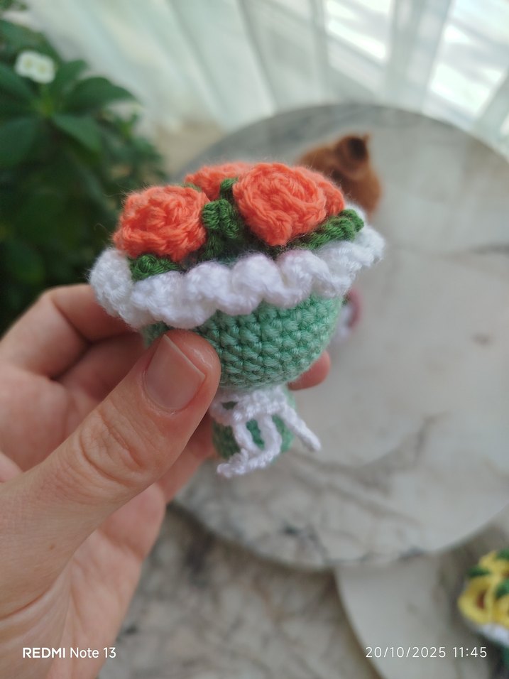 Turuncu Çiçek Desenli Örgü buket anahtarlık charm - Görsel 5