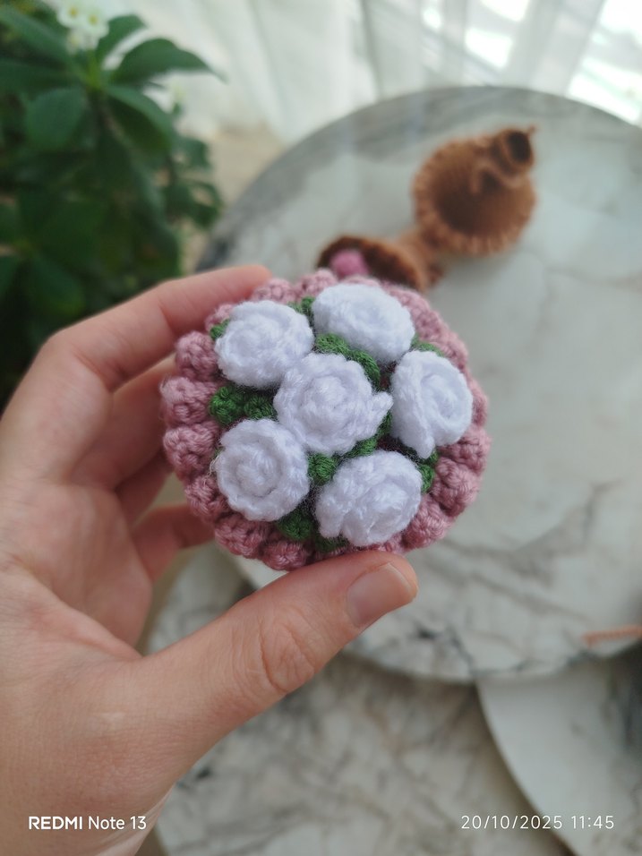 Turuncu Çiçek Desenli Örgü buket anahtarlık charm - Görsel 2