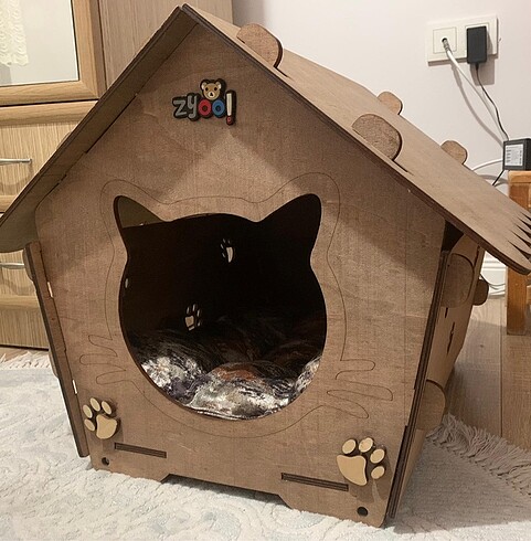 Kedi ve Köpek ahşap kulube