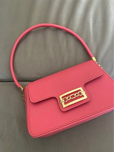 Pembe çanta