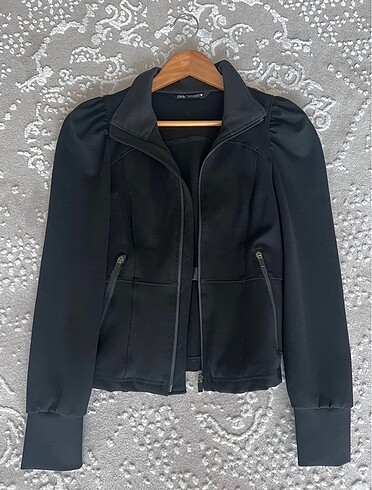 Zara belden oturtmalı likralı ceket