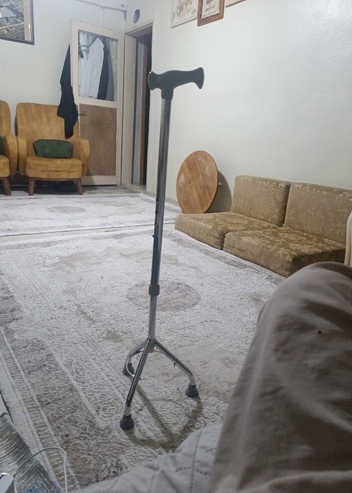 Üç ayaklı yükseklik ayarlı baston - Görsel 3