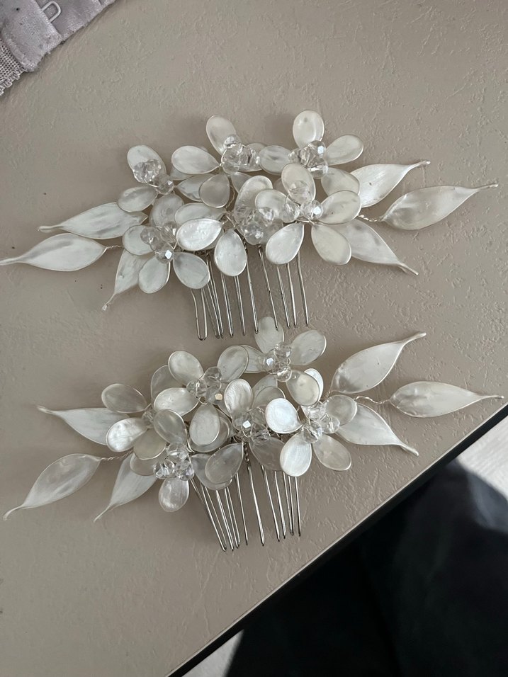 Beyaz Boncuklu Cam Çiçekli Saç Tokası - Görsel 2