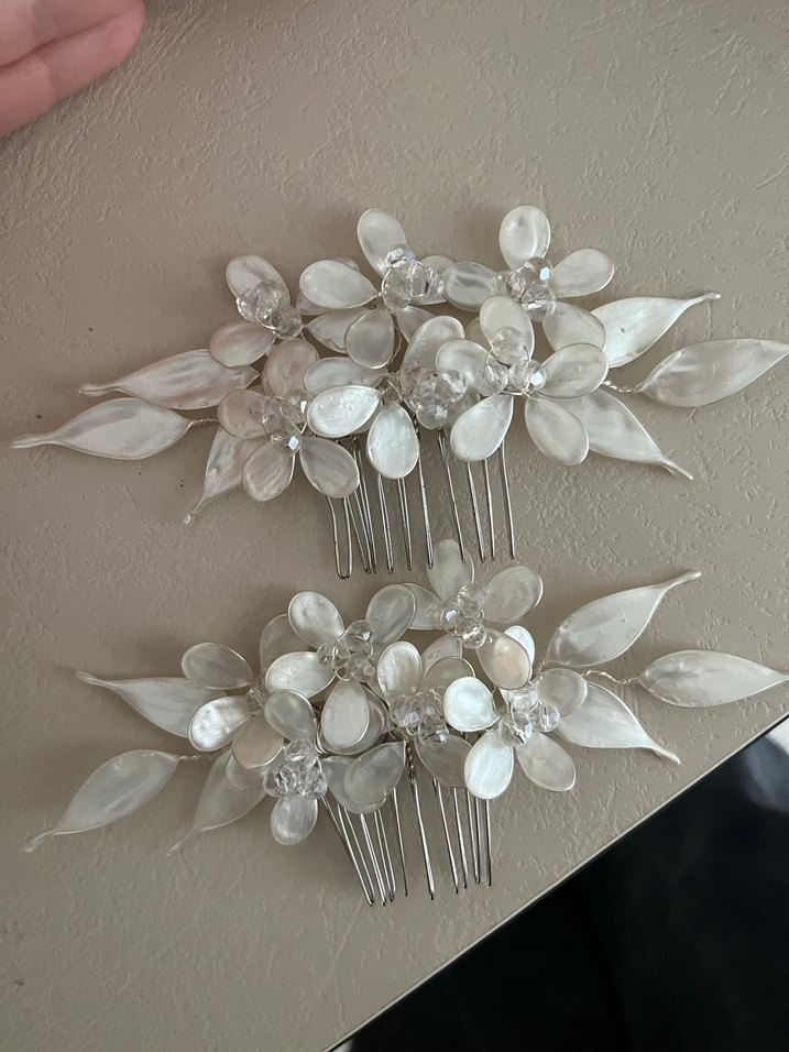 Beyaz Boncuklu Cam Çiçekli Saç Tokası - Görsel 3