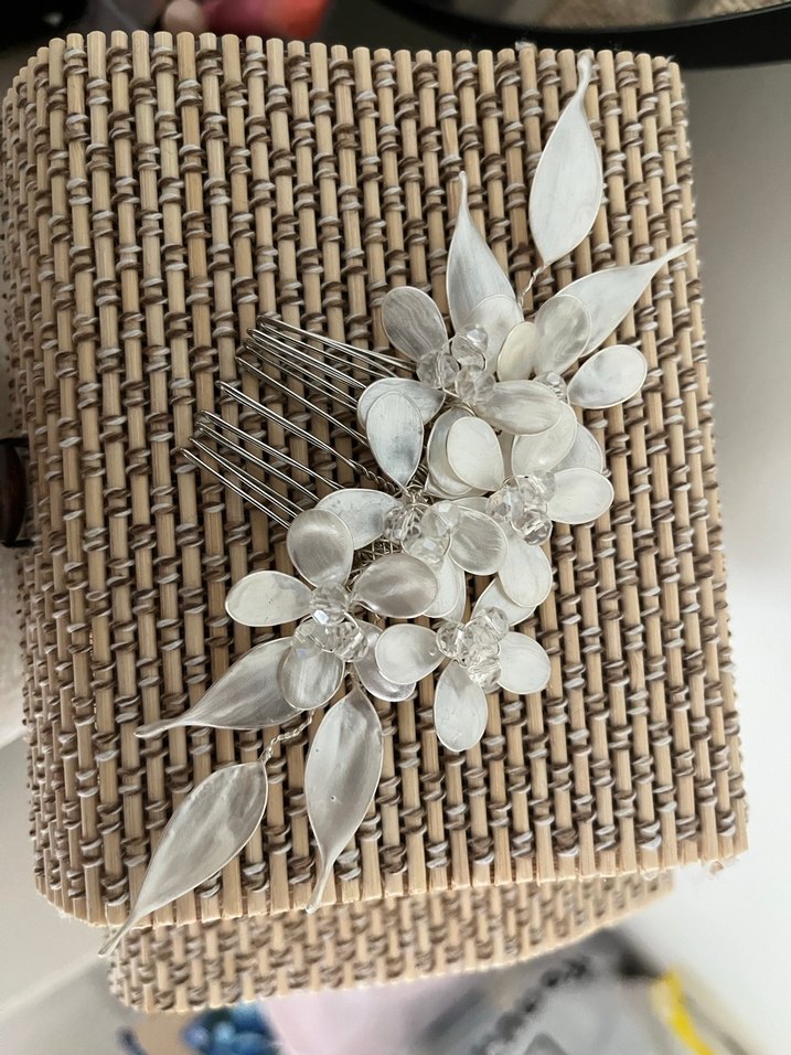 Beyaz Boncuklu Cam Çiçekli Saç Tokası - Görsel 4