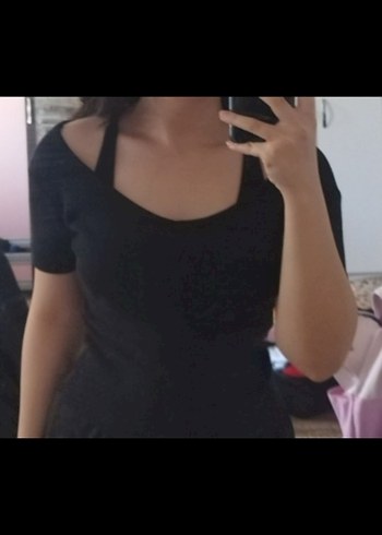 Siyah V Yaka Kısa Kollu bluz