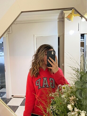 GAP sweatshirt