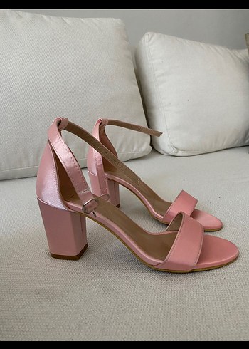 Pembe Klasik Tokalı Topuklu Kadın Ayakkabı - Görsel 2