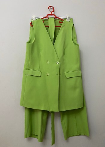 Kadın Yeşil Düğmeli Kolsuz Uzun Blazer - Görsel 2