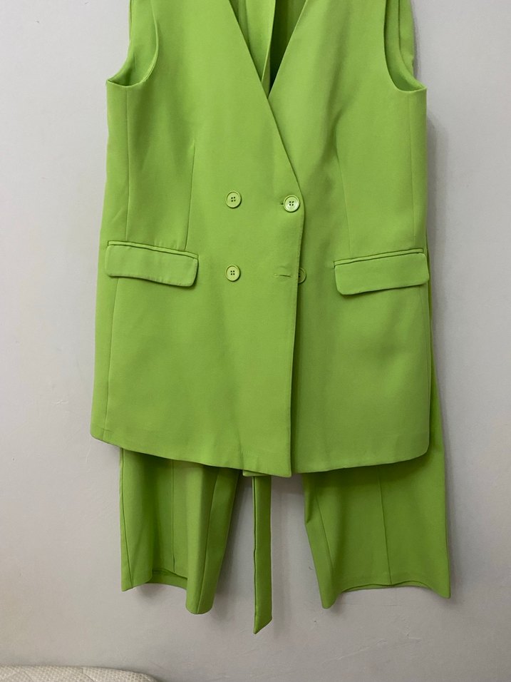 Kadın Yeşil Düğmeli Kolsuz Uzun Blazer - Görsel 3