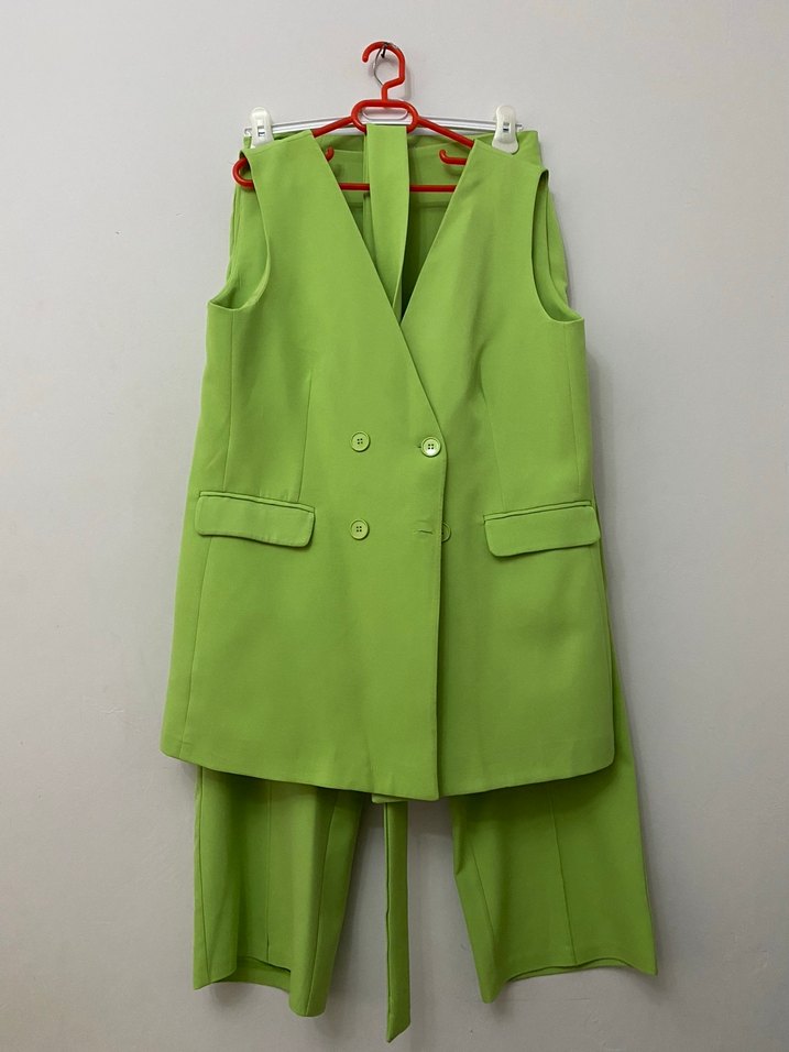 Kadın Yeşil Düğmeli Kolsuz Uzun Blazer - Görsel 2