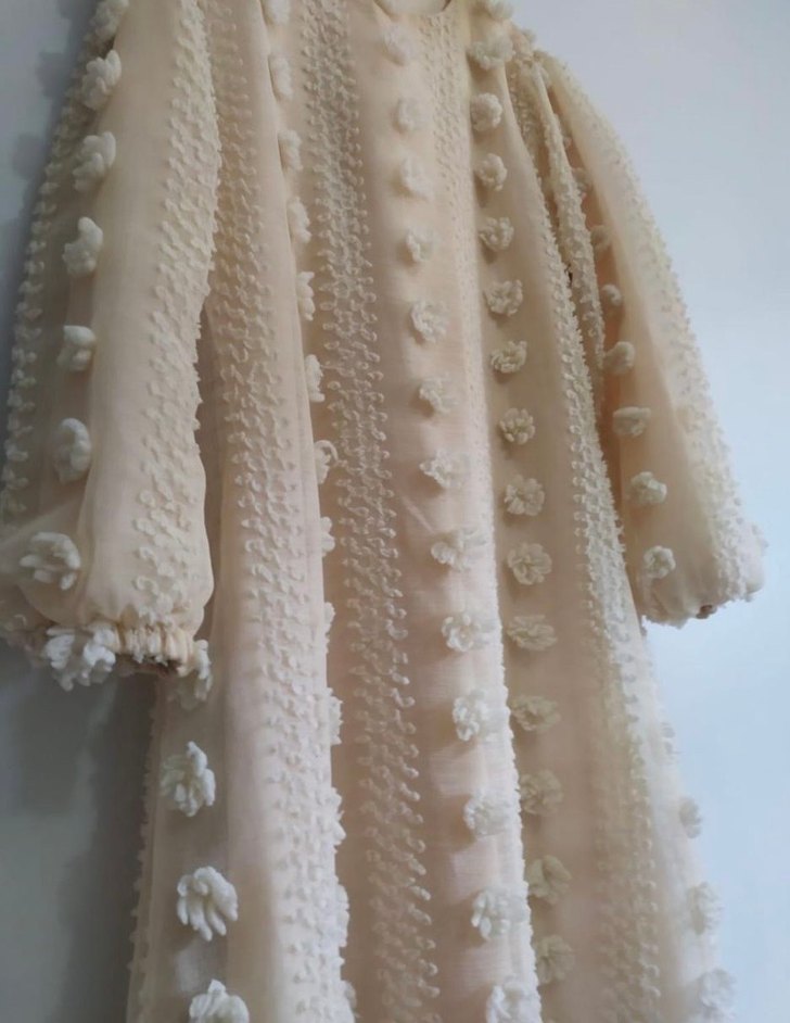 Nakışlı Beyaz Uzun Triko Elbise - Görsel 2