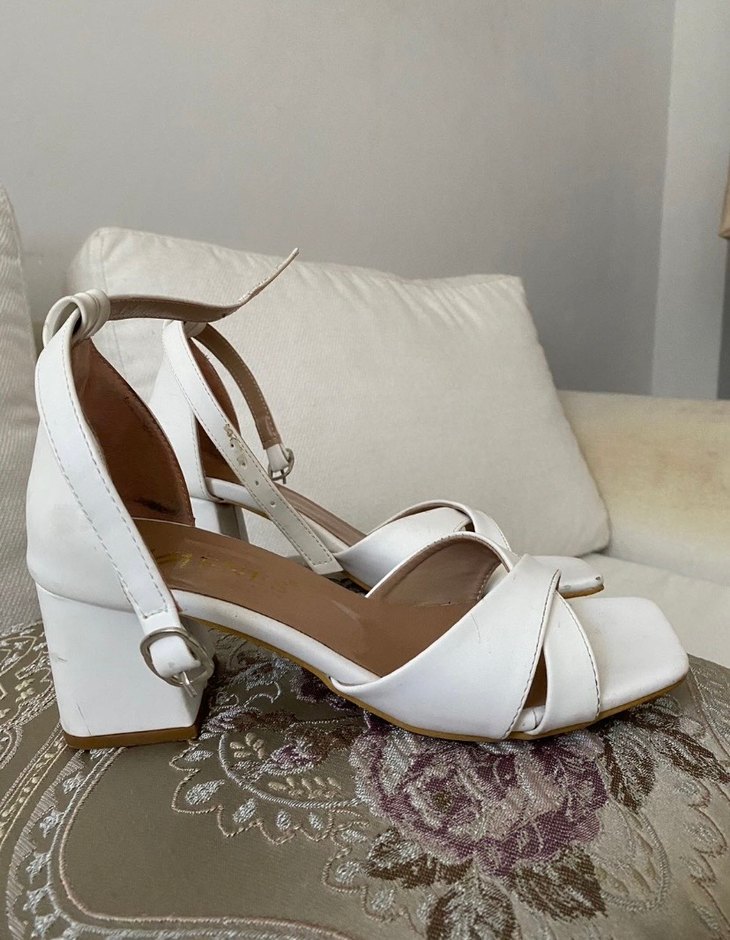 Beyaz Deri Tokalı Topuklu Kadın Abiye Ayakkabı - Görsel 2