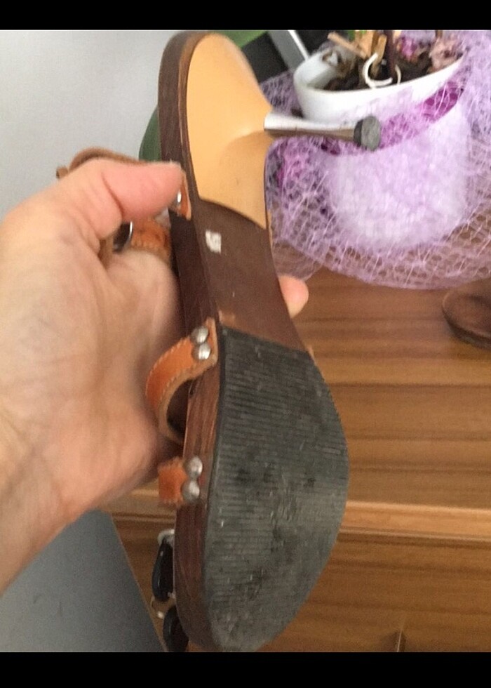 Tahta deri boncuk detaylı terlik - Görsel 4