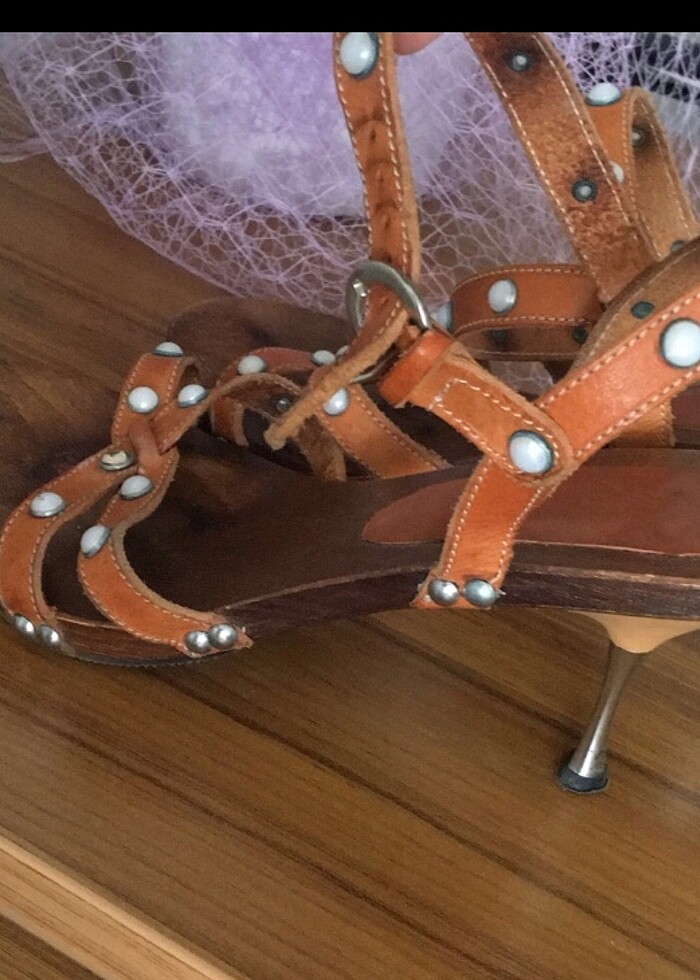 Tahta deri boncuk detaylı terlik - Görsel 3