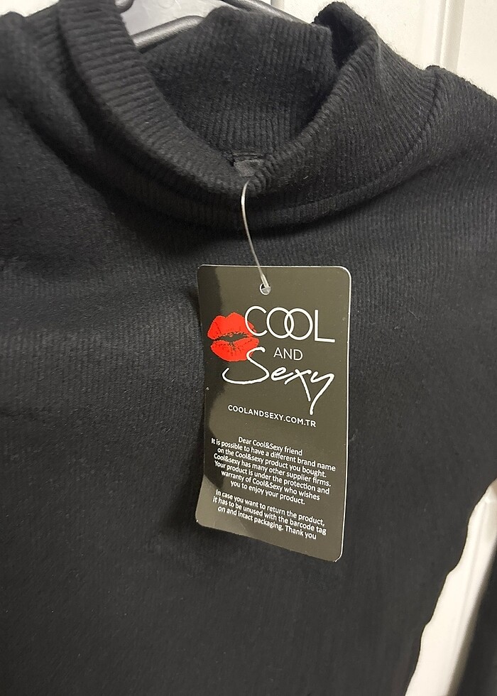 Siyah zincir detaylı  bluz - Görsel 3