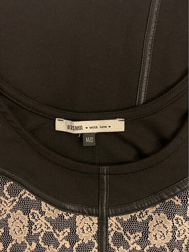 28 Beden BERSHKA Dantel Detaylı Elbise