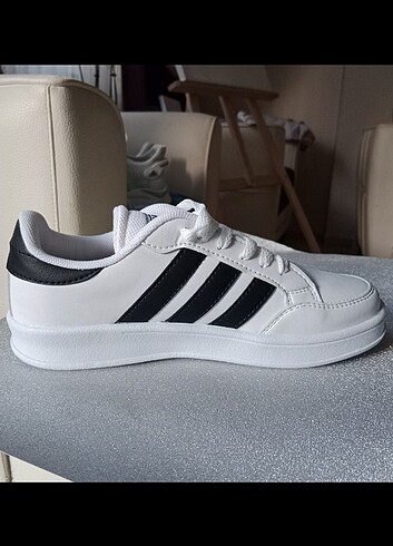42 Beden Adidas günlük erkek ayakkabı kutulu etiketli