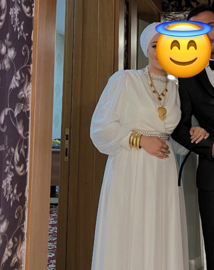 Beyaz Uzun V Yaka İşlemeli Kadın Elbise - Görsel 2