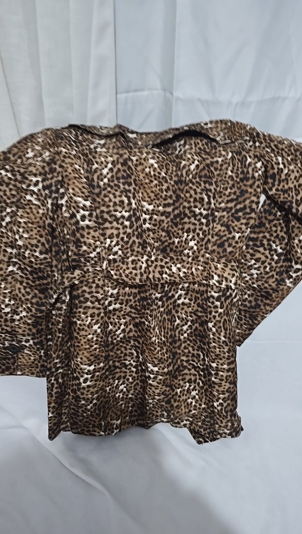 Leopar Desenli Kadın Kaban - Görsel 2