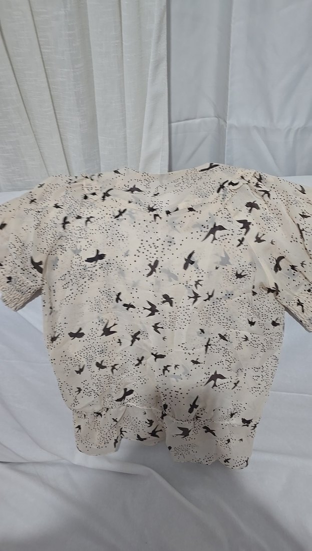 Bej Desenli V Yaka Kısa Kollu Gömlek - Görsel 2