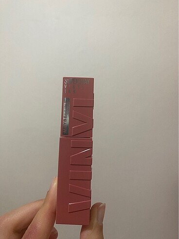Maybelline 15 peachy mat ruj