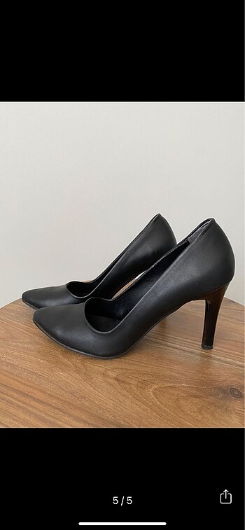 Siyah stiletto ayakkabı