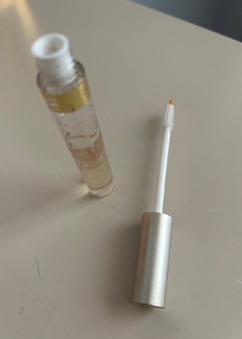 Farmasi Bej Parlak Kaş ve Kirpik Bakım Serumu