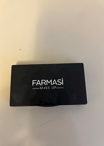 Farmasi Bej Tonlarında Üçlü Far Paleti