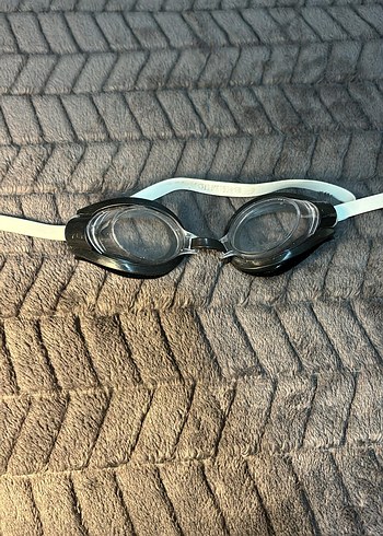 Gri Minimalist Yüzücü Gözlüğü - Görsel 2