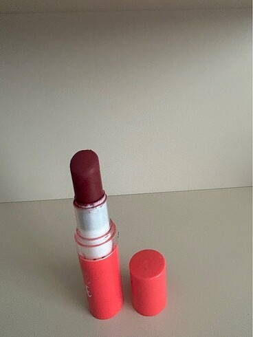 Avon Avon bordo ruj