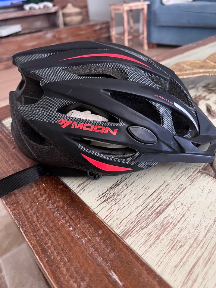 Kilitli Siyah Yılan Desenli bisiklet Kaskı - Görsel 4