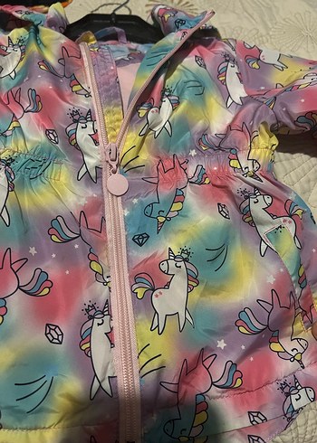 Kızlar için Kapüşonlu Renkli Bağlama Desenli Yağmurluk - Görsel 4