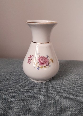 Beyaz Pastel Çiçek Desenli Vazo