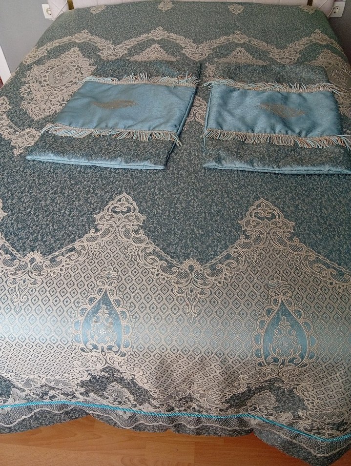 az,kullanılmış saten yatak örtüsü - Görsel 2