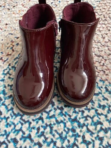 23 Beden bordo Renk 23 numara az giyilmis